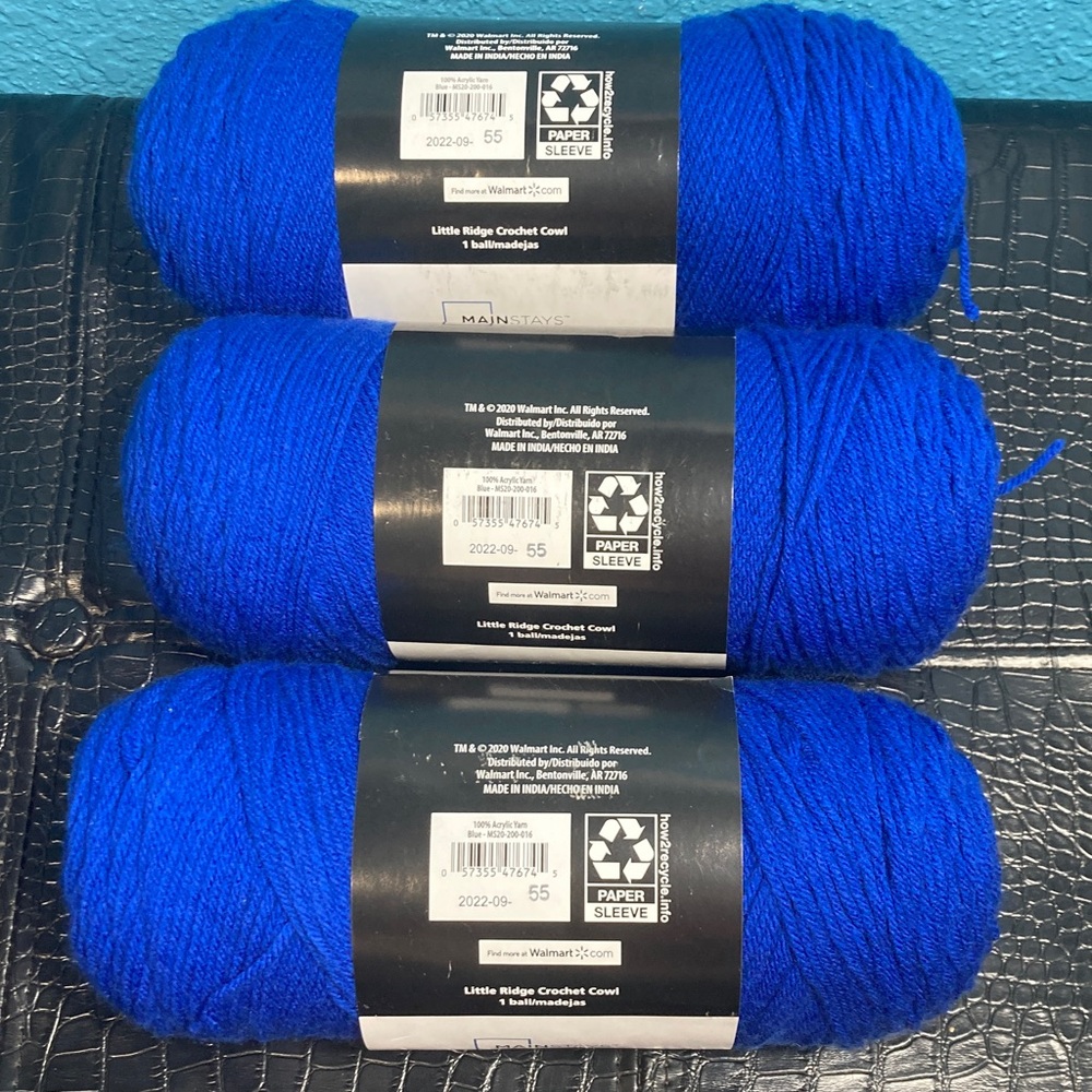3 NWT (1191 yards total) Mainstays 100% Acrylic Vibrant Blue Yarn Medium Worsted - Picture 6 of 6
